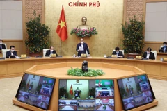政府常务委员会就促进私营经济发展和公共债务管理的提案草案进行讨论