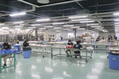 简化手续帮助受疫情影响的劳动者和企业享受扶助政策 