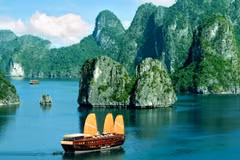 下龙湾 ——北部湾的一幅巨型水墨画