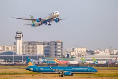 各家航空公司的国内航班从10月1日起恢复运营