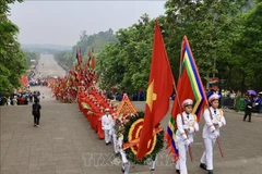 越南政府总理范明政出席雄王祭祖仪式