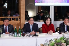 范明政总理建议为越南金融中心建设提供支持