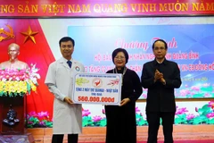 广平省同海越古友谊医院接收两台血液透析机