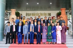 越南永隆省与柬埔寨班迭棉吉省加强多领域合作