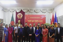  “家乡之春”向孟加拉国友人推广越南传统文化