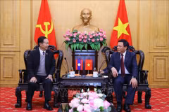 加强越老两国干部培训和理论交流合作