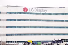 LG显示屏宣布将追加10亿美元投资，将该项目的总投资额从目前的46.5亿美元增至56.5亿美元。图自《投资报》