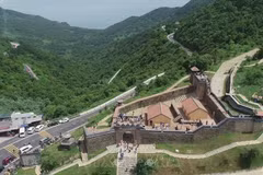 鸟瞰海云关。图自越通社