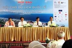 6月16日举行有关2016年岘港国际旅游博览会的记者会（图片来源：越通社）