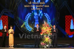 国家主席陈大光出席第十届国家新闻奖颁奖仪式（图片来源：越通社）
