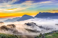 组图：母山峰顶自然美景让游客迷醉