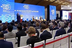 政府总理阮春福出席2018年越南经商峰会