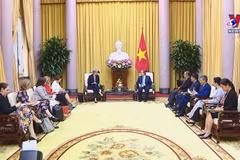 越南国家主席阮春福会见澳大利亚外长黄英贤
