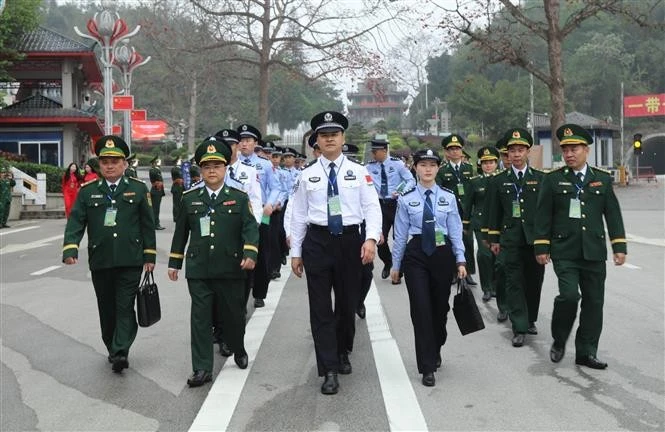 越中青年军官和警官“同志情谊始终如一”座谈会在谅山省举行。图自越通社