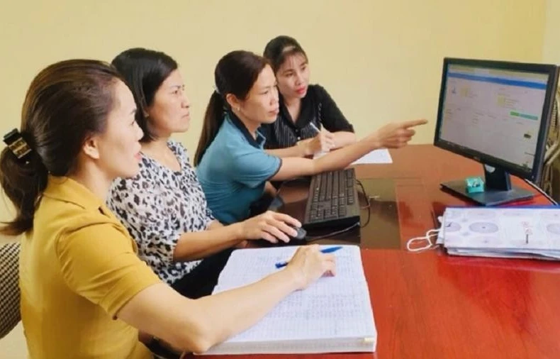 促进性别平等和增强妇女权能帮助许多妇女提高获取和应用数字技术的知识和技能。图自vneconomy.vn