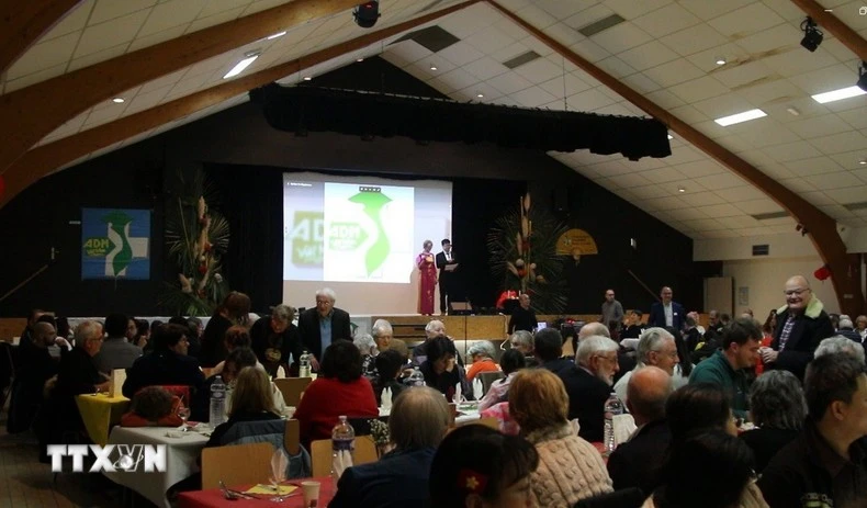 越南医疗发展援助协会举办的一场募款活动。图自越通社