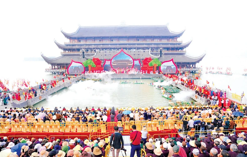 三祝寺一直以来吸引着大量游客前来参观、体验。图自人民报