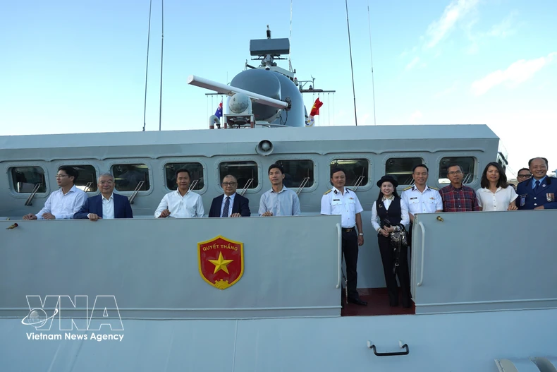 越南海军第4区162旅的016-光忠号舰停靠库塔布尔海军基地港口。图自越通社