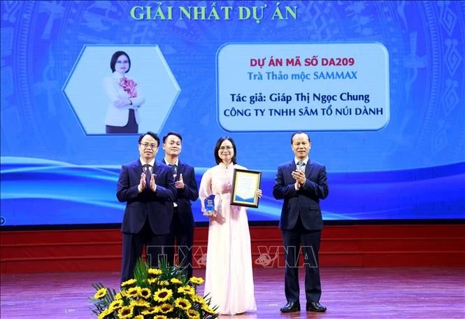 科学技术新闻奖颁奖仪式现场。图自越通社