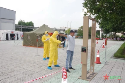 由军队放射医学与肿瘤研究院和总后勤部军医局与河内市人民委员会于2023年底举行的放射与核事故应对演练现场。图片来源:qdnd.vn