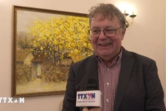 德国共产党（DKP）主席帕特里克·科贝尔接受越通社记者采访。图自越通社