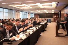 越南政府常务副总理阮和平走访纽约主要证券交易所并出席投资促进座谈会