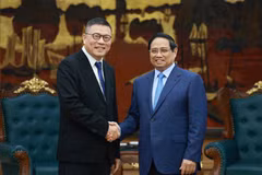越南政府总理范明政在政府驻地会见了中国天虹集团有限公司总裁洪天祝。图自越通社