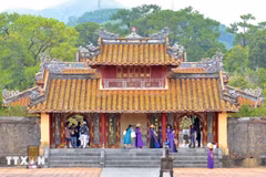 顺化市的旅游景点吸引众多游客。图自越通社