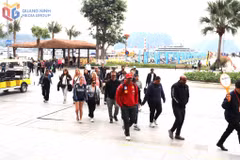 广宁省目标接待2200万游客，下龙嘉年华打响夏季旅游。图自baoquangninh.vn
