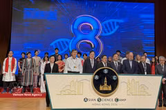 来自28个国家和地区的代表以及世界著名的专家学者参加此次活动。图自越通社