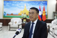 老挝人民革命党中央对外联络部部长本勒·潘达努冯接受越通社驻老挝记者采访。图自越通社