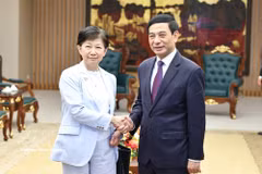 越南政府副总理潘文江会见联合国副秘书长、裁军事务高级代表中满泉。图自越通社