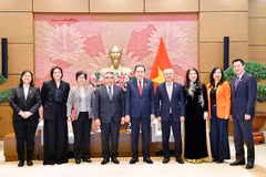  越南国会主席陈青敏分别接受柬埔寨、美国和菲律宾大使辞行拜会