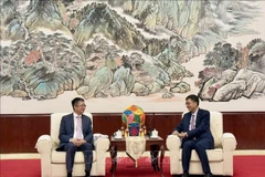 越南驻华大使范青平访问中国广西壮族自治区，并会见中共中央委员、广西壮族自治区党委书记陈刚。图自越通社