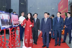 越共中央政治局委员、中央书记处常务书记陈锦秀出席会议并发表指导讲话。图自越通社