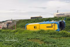 一辆车牌号为20C-117.22的客车发生自翻事故，造成4人死亡、多人受伤。图自越通社