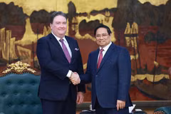 越南政府总理范明政接受美国驻越南大使马克·纳珀辞行拜会。图自越通社