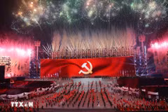 苏林总书记：在党的旗帜下稳步前进