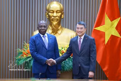越南政府总理黎明兴会见正在对越南进行正式访问的安哥拉共和国外交部长泰特·安东尼奥。图自越通社