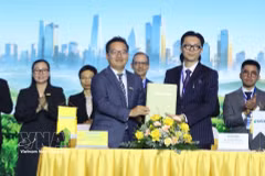 南亚银行与瑞士新兴市场投资基金（SIFEM）战略合作伙伴协议签署仪式。图自越通社