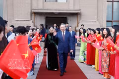 越共中央总书记、国家主席苏林访华期间造访越南驻华大使馆。图自越通社
