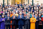 越共中央总书记、国家主席苏林同党、国家及越南祖国阵线领导同志同国会少数民族代表合影。图自越通社