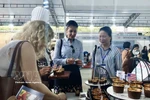 由美国农业部（USDA）与美国驻胡志明市总领事馆联合举办的“探索美国农业”项目于2025年7月19日举行，通过现场烹饪与品鉴，让参与者尽情享受美国食材的独特风味。图自越通社