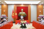 “总结越南共产党领导革命100年、瞄准未来100年国家发展领导方向暨总结在向社会主义过渡时期建设国家纲领实施40年工作指导委员会”在河内召开第一次会议。图自越通社