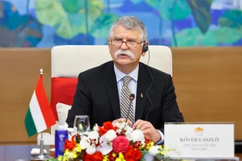 匈牙利国会主席格维尔•拉斯洛。图自越通社