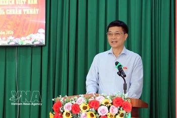 越南国会副主席武鸿青发表讲话。图自越通社