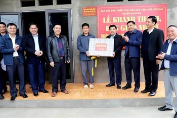 计划中一套新房落成仪式。图自越通社