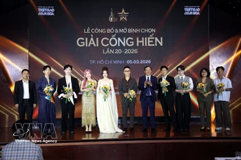 出席发布会的代表合影。图自越通社