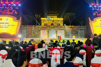 2025年越南"一乡一品"（OCOP）节20日晚在河内升龙皇城遗迹开幕。图自越通社