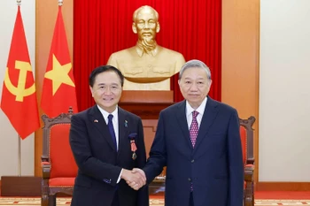 越共中央总书记苏林会见日本神奈川县知事黑岩祐治。图自越通社